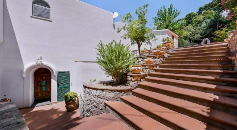 Villa with pool — photo 5