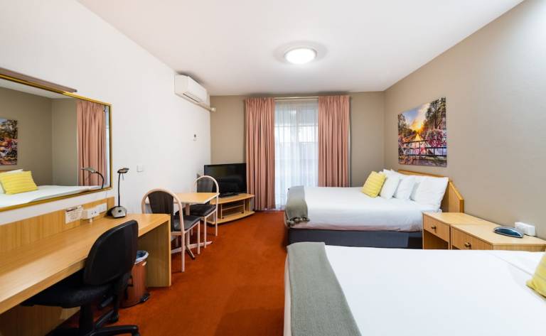 Motel  Queanbeyan City Council