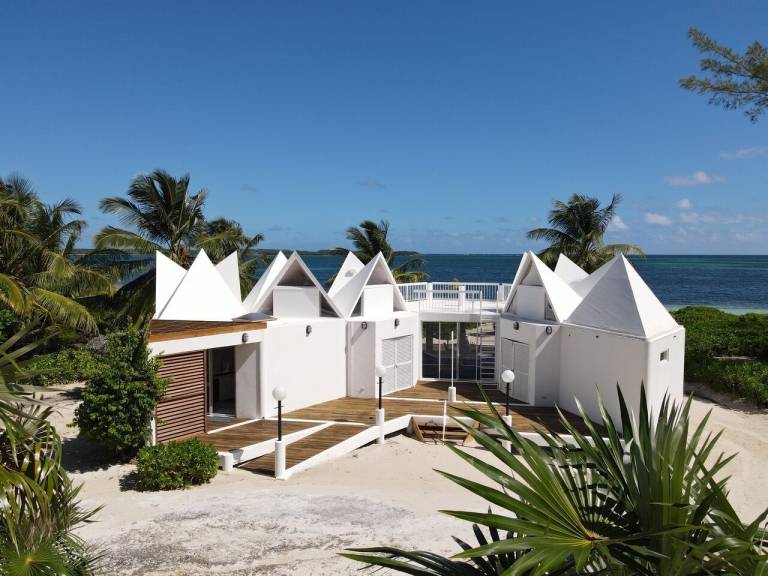 Hus Tarpum Bay