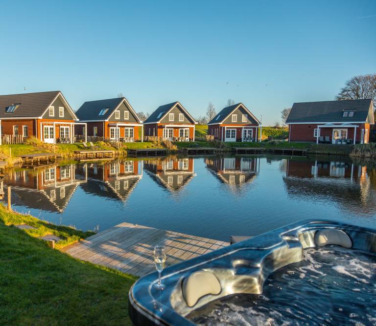 Ferienhaus mit Whirlpool, Garten und Sauna