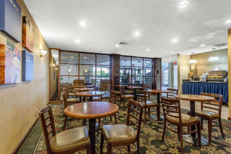 Comfort Inn Cleveland Airport — photo 3