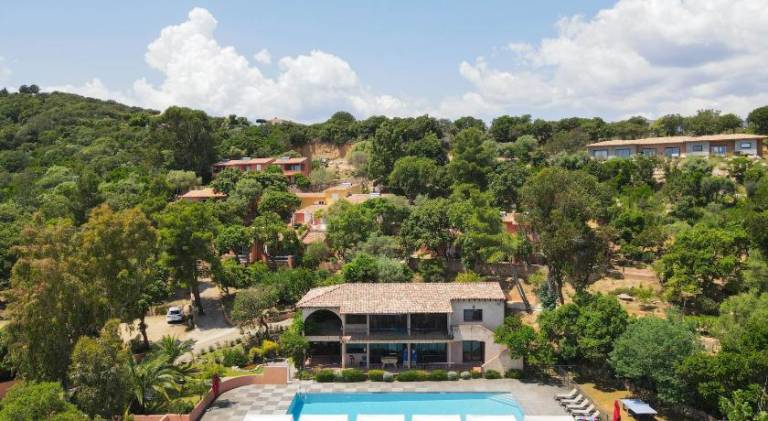 Lovely serviced apartment with BBQ, garden & pool | Pets allowed — photo 3