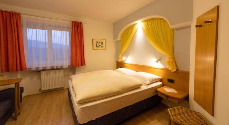 Holiday apartment with yard & patio | Suitable for remote work — photo 2