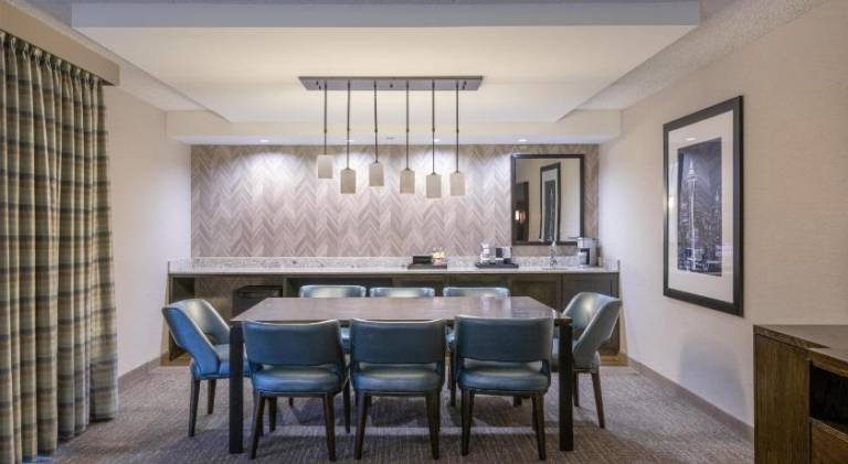 Embassy Suites by Hilton Seattle Bellevue — photo 4