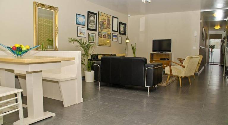 Serviced apartment with garden & terrace — photo 2