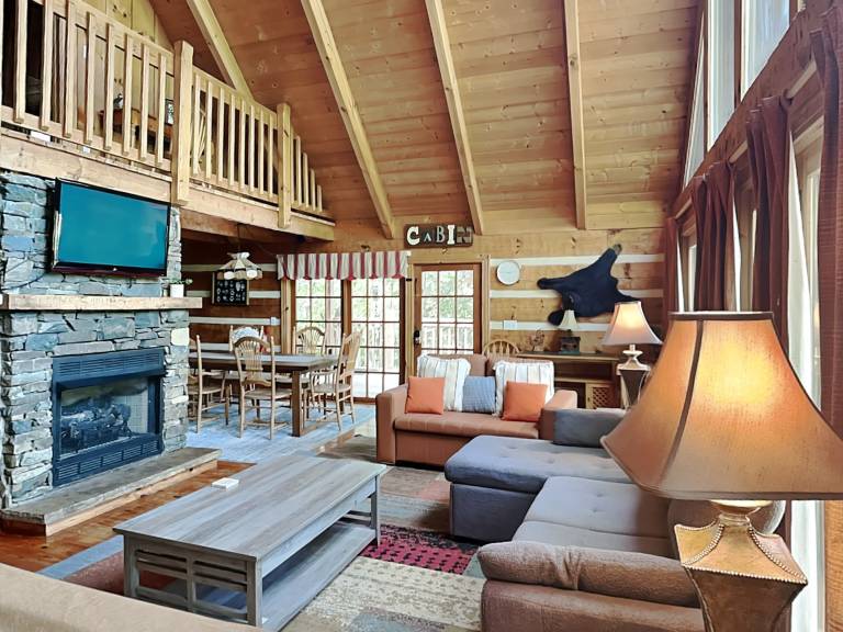 512BEARCAVEHAUSDCNCB - Bear Cave Haus — photo 5