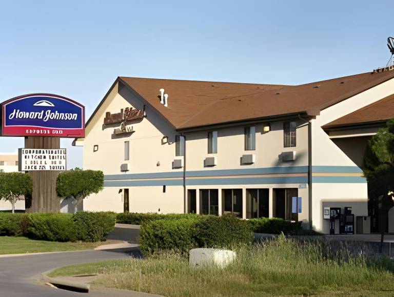 Howard Johnson by Wyndham Wichita Airport in Wichita, KS