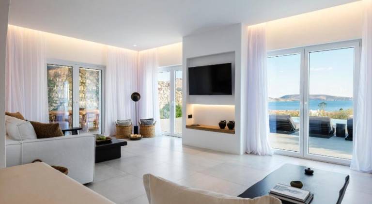 Fully equipped villa with terrace, private pool & jacuzzi | Next to the beach | Perfect for remote work | Pets are welcome — photo 2