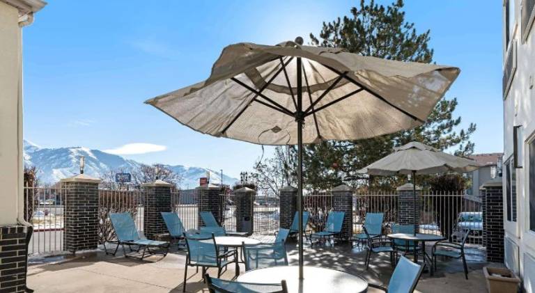 La Quinta Inn & Suites by Wyndham Logan — photo 4