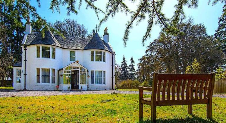 Charming vacation home with garden | Dogs allowed in Inverness