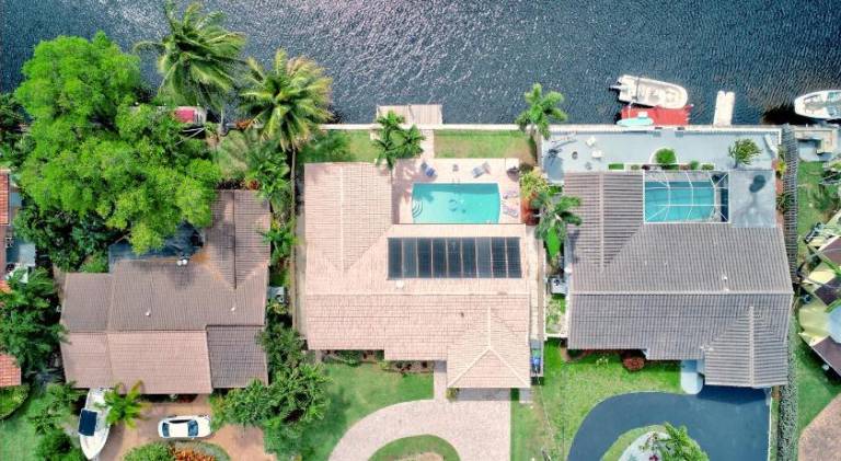 House with pool — photo 5