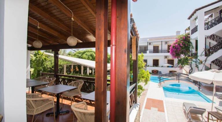 Wonderful serviced apartment with yard, pool & terrace | Pets allowed — photo 3
