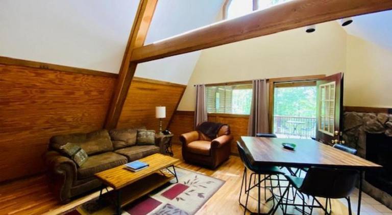 House with hot tub & pool — photo 2