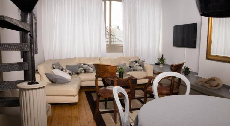 Duplex dernier etage avec terasse a deux pas de la grand place — photo 2