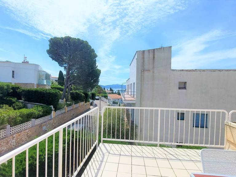 Apartment with 2 rooms for 4 persons — photo 4