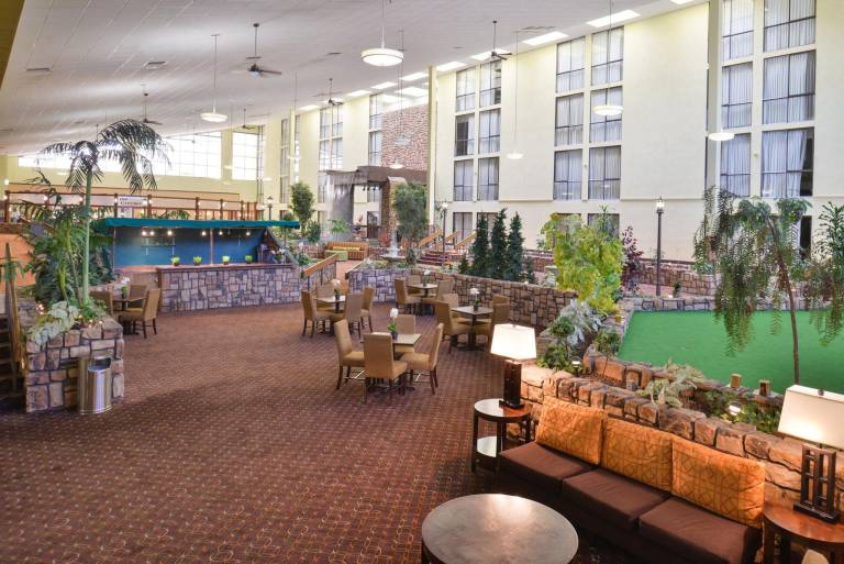 Ramada Plaza by Wyndham Sheridan Hotel & Convention Center — photo 3