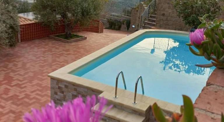 Villa with garden, barbeque & pool | Good for workation in Cefalù
