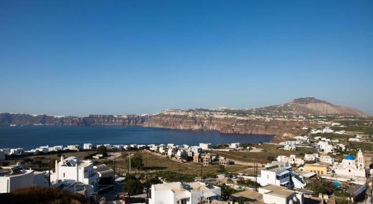 Vacation home with patio in Santorini