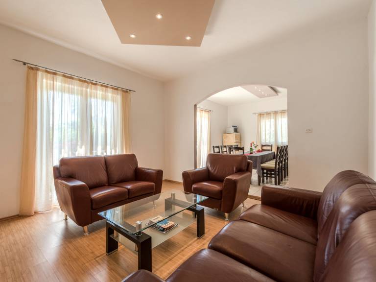Fully equipped ample rental apartment with garden, barbecue & terrace | Next to the beach | Pets are welcome — photo 5