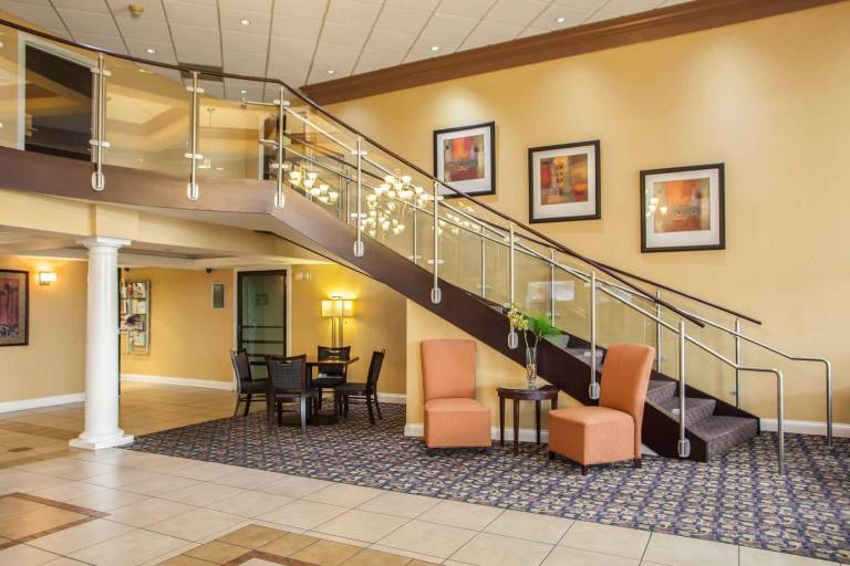 Quality Inn & Suites St Charles -West Chicago — photo 2