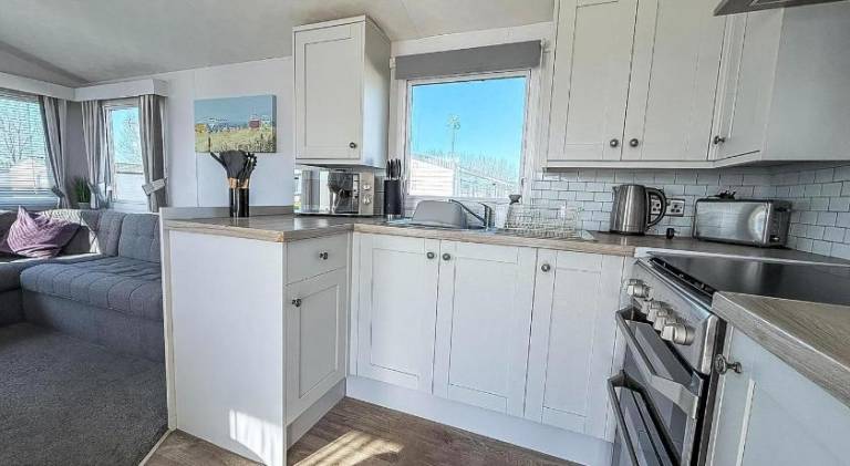 Beautiful Caravan At Manor Park Holiday Park In Hunstanton Ref 23060W — photo 4