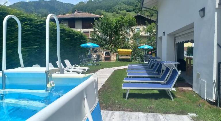 Rental apartment with terrace, pool & garden — photo 3