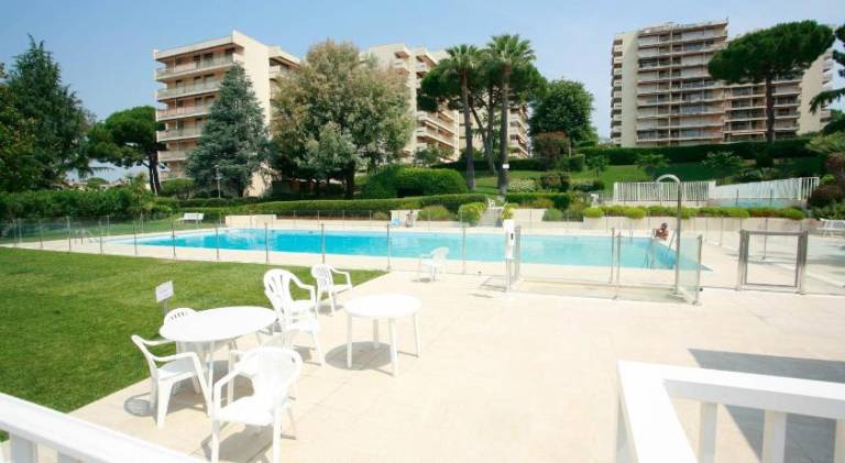 Holiday apartment with pool — photo 3