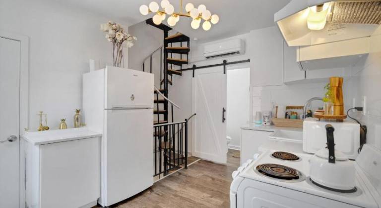House | Near Love Park | Perfect for remote work | Pet-friendly — photo 5
