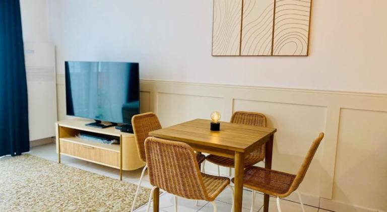 Apartment with patio | Pet-friendly — photo 5