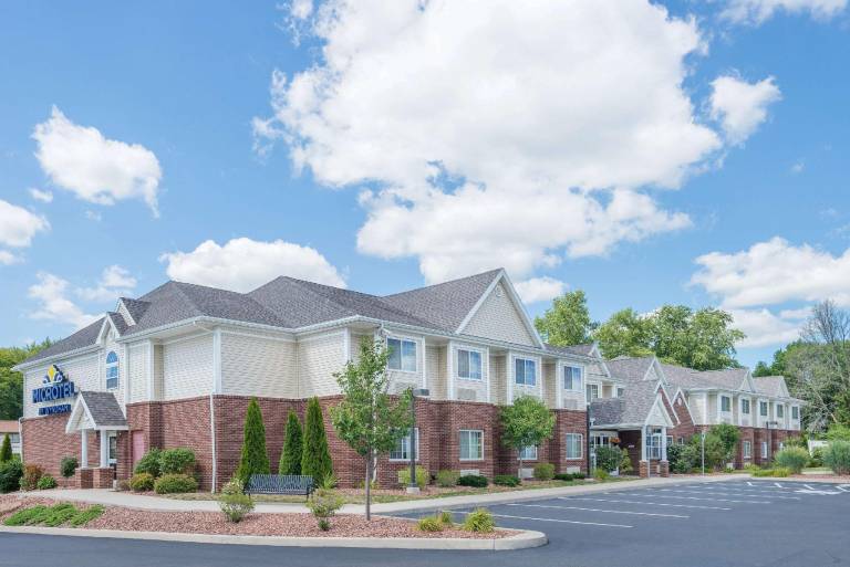 Microtel Inn & Suites by Wyndham Chili/Rochester Airport in Rochester, NY