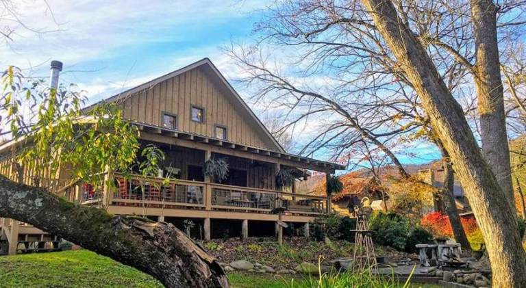 House with hot tub | Pet-friendly in Bryson City, NC