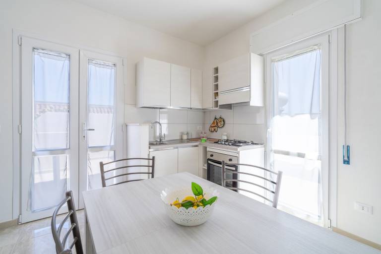Apartment 'Appartamento Nemo' with Sea View, Wi-Fi and Air Conditioning — photo 4