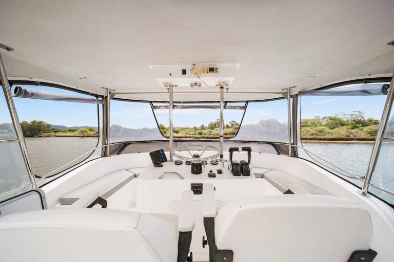 Houseboat Hope Island