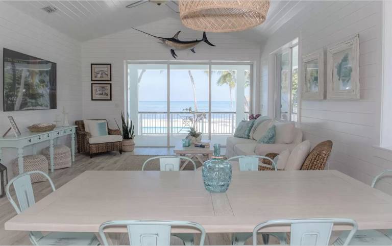 The pinnacle of beachfront living! — photo 4