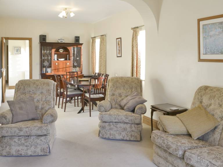 Cottage with yard | River view — photo 3