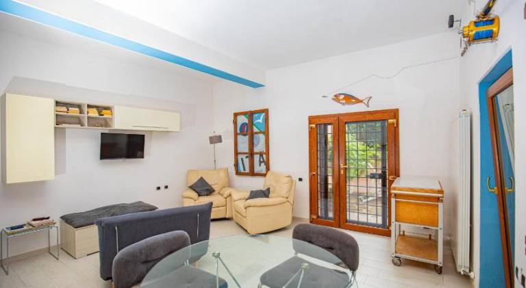Holiday apartment with pool — photo 2