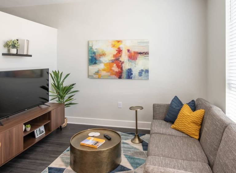 Cozysuites ArtCincy 1BR in Downtown Cincinnati