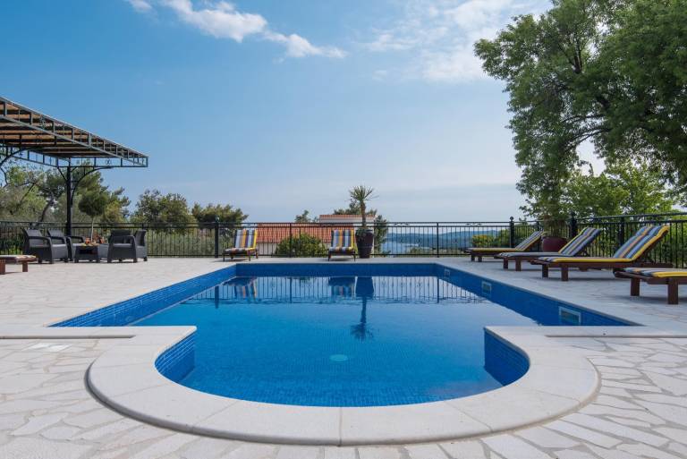 Villa with private pool, barbeque & patio | Mountain view in Dubrovnik