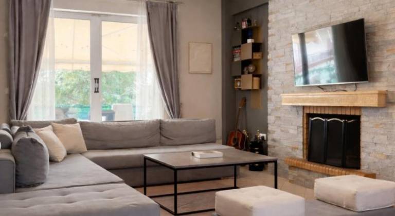 Holiday apartment with patio & garden — photo 2