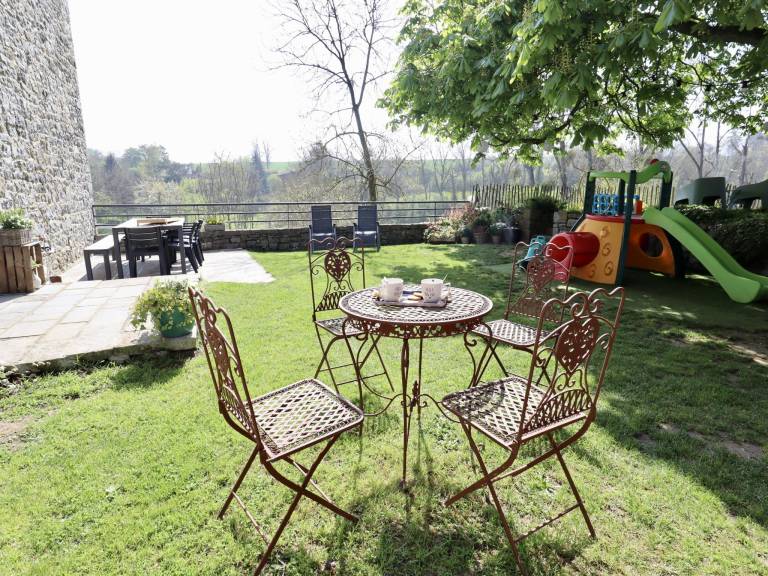 Charming cottage with a lovely terrace & garden — photo 4