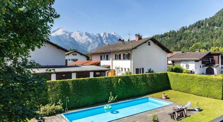 Holiday apartment with pool — photo 2
