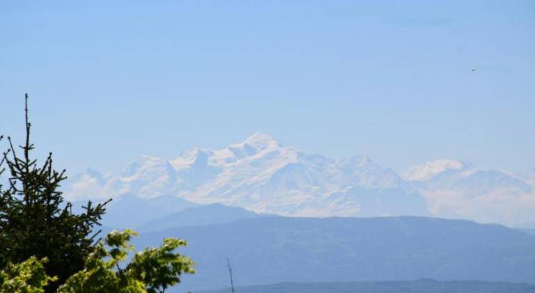 Rental apartment with hot tub in Nyon