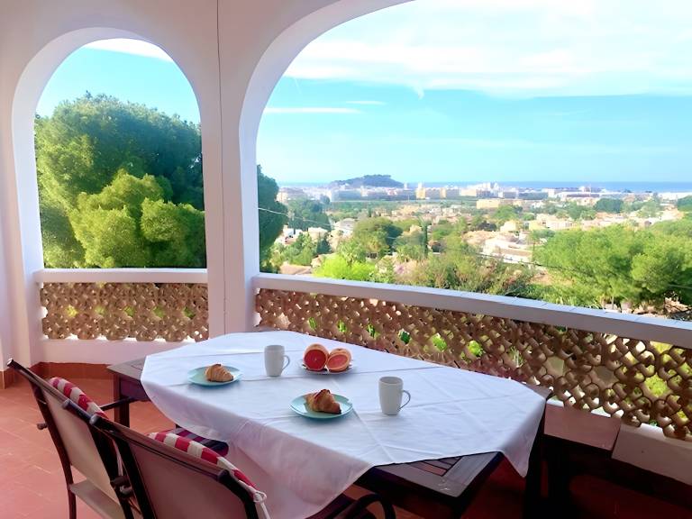 Holiday Home 'Villa Margarita' with Sea View, Wi-Fi and Air Conditioning in Denia