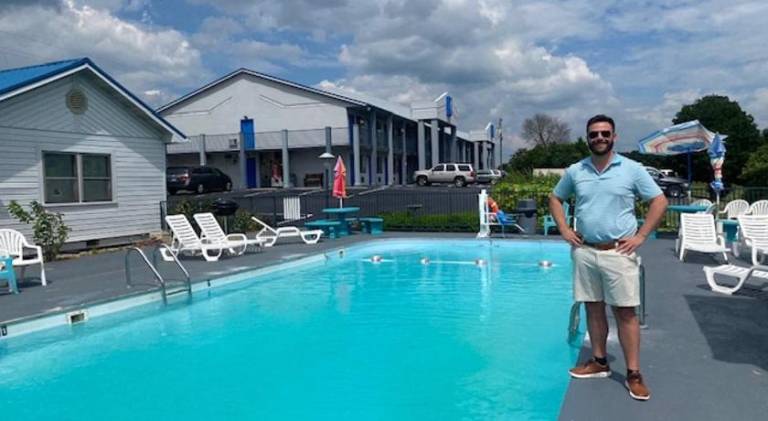 Smokies Inn - New Linens & Ultrafast WIFI - Friendliest Hospitality Guaranteed! in Kodak, TN