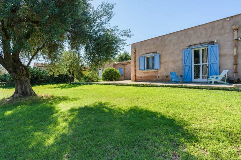 Fully equipped farm with private pool, patio & yard | Pets allowed — photo 3