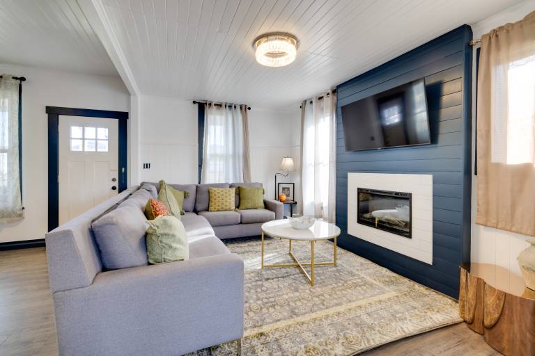 Fire Pit & River View: Vintage Stay in Seaside! — photo 4