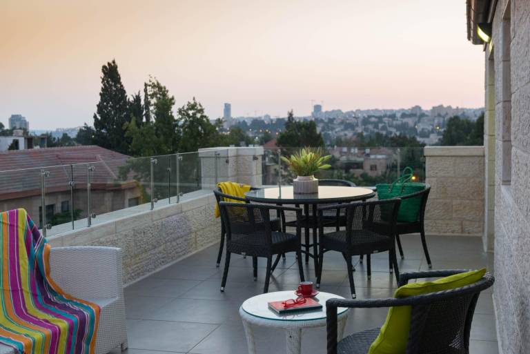 Family-oriented serviced apartment with patio & garden | Good for workation | Pets allowed — photo 4