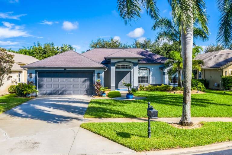 Child-friendly nice vacation home with private pool, hot tub & barbeque | Dogs allowed — photo 2