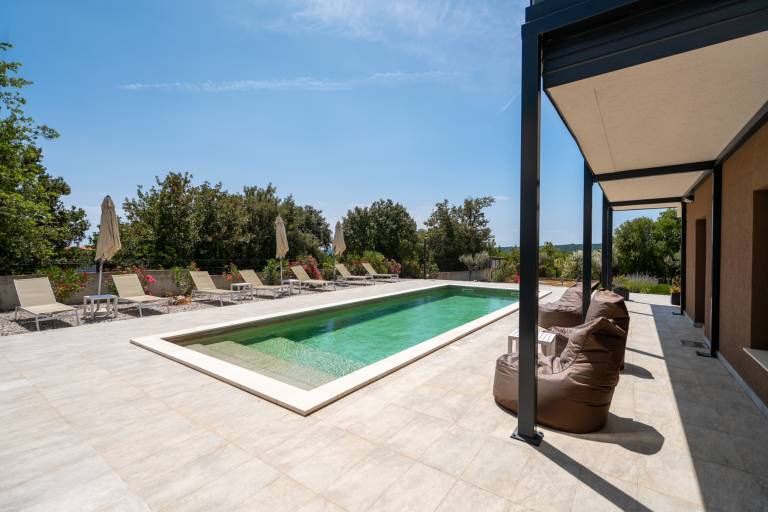 Villa with pool, terrace & barbecue — photo 3