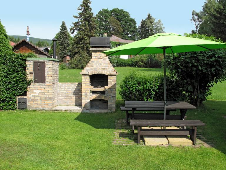 Children-friendly lovely apartment with BBQ, yard & private pool | Pet-friendly — photo 2